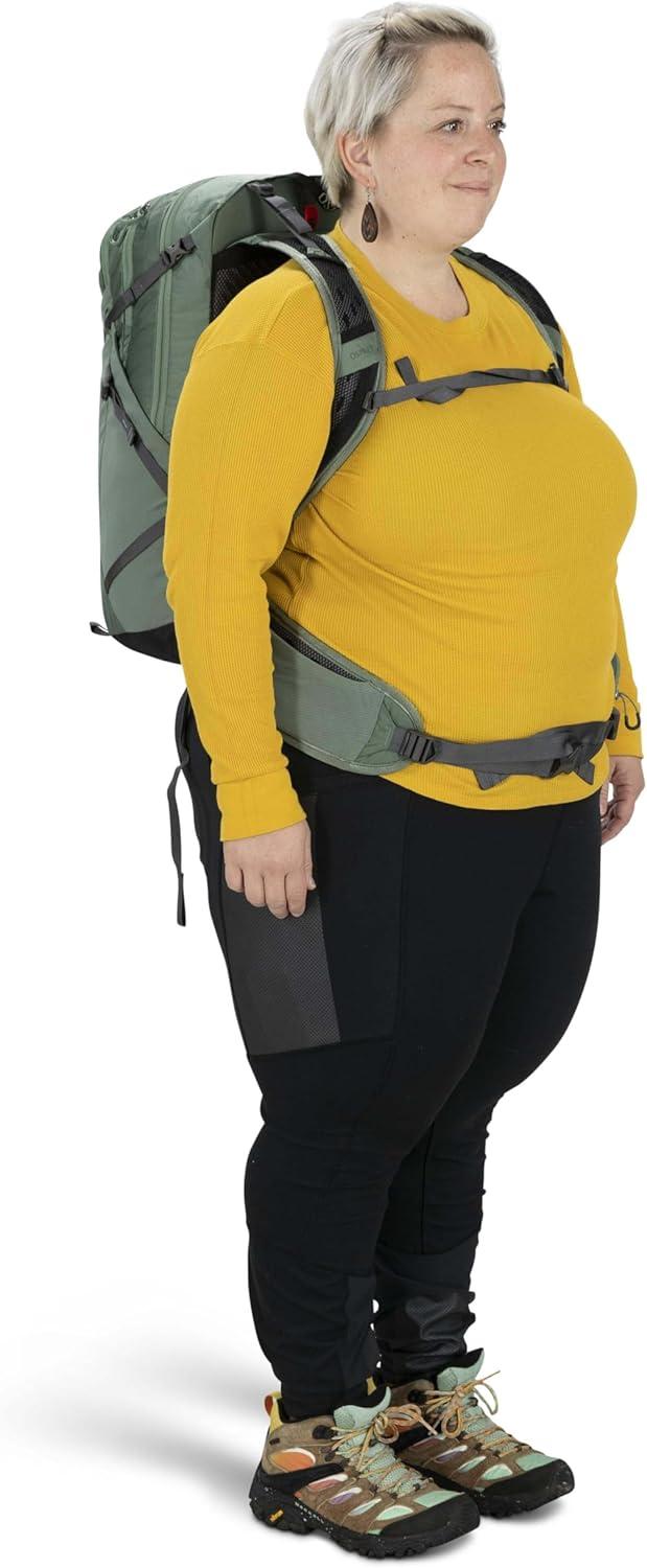 imageOsprey Sportlite 25L Lightweight Hiking Backpack for Men and Women Dark Charcoal Grey MLPine Leaf Green