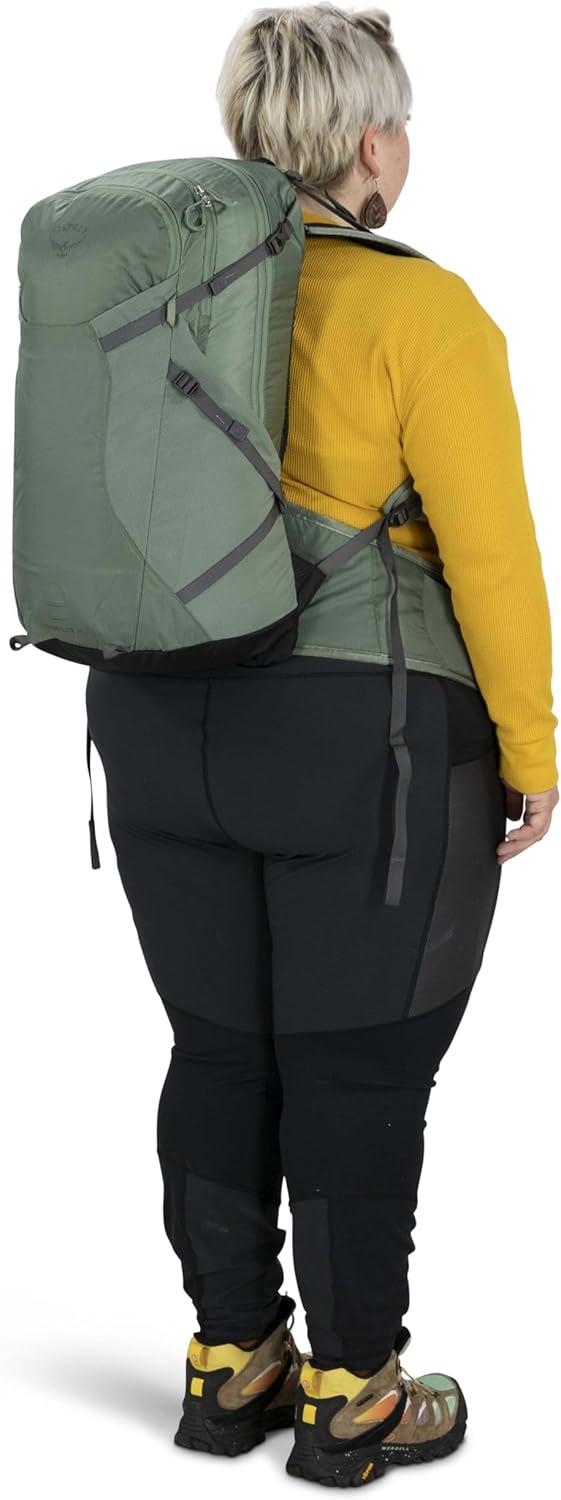 imageOsprey Sportlite 25L Lightweight Hiking Backpack for Men and Women Dark Charcoal Grey MLPine Leaf Green